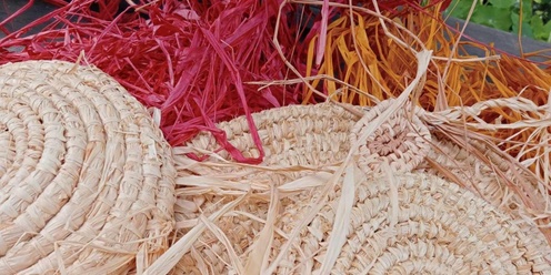 Basket weaving with natural fibres 