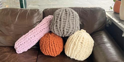 No Needle Knitting: Chunky Cosy Pillows with Maria
